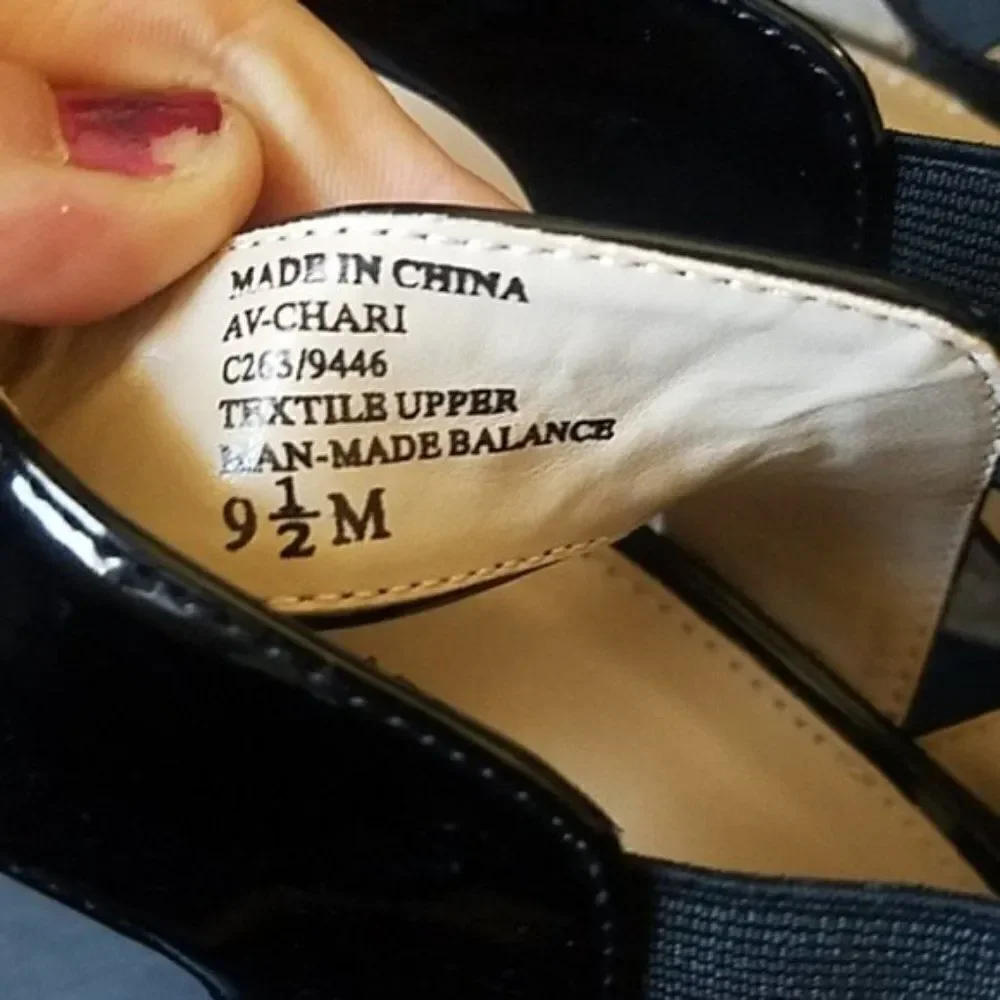 NWOT Adrienne Vittadini Wedges
